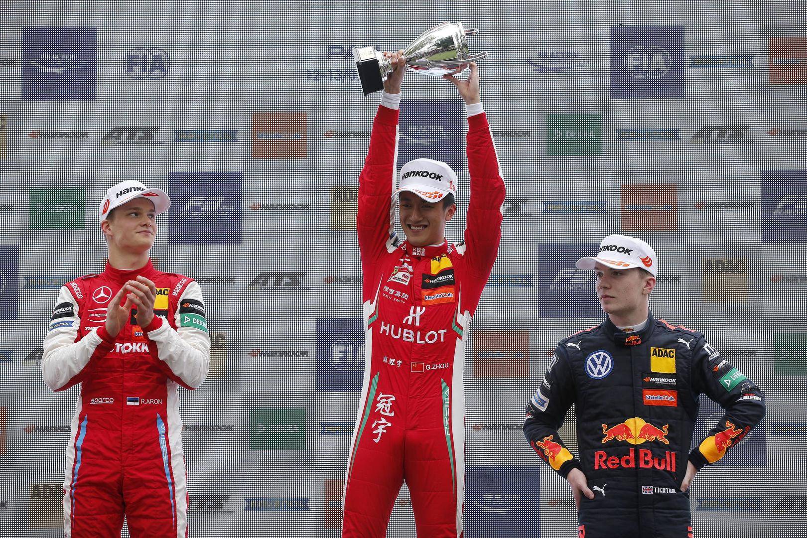 索伯车队轻取迈凯伦，周冠宇点燃赛场的简单介绍