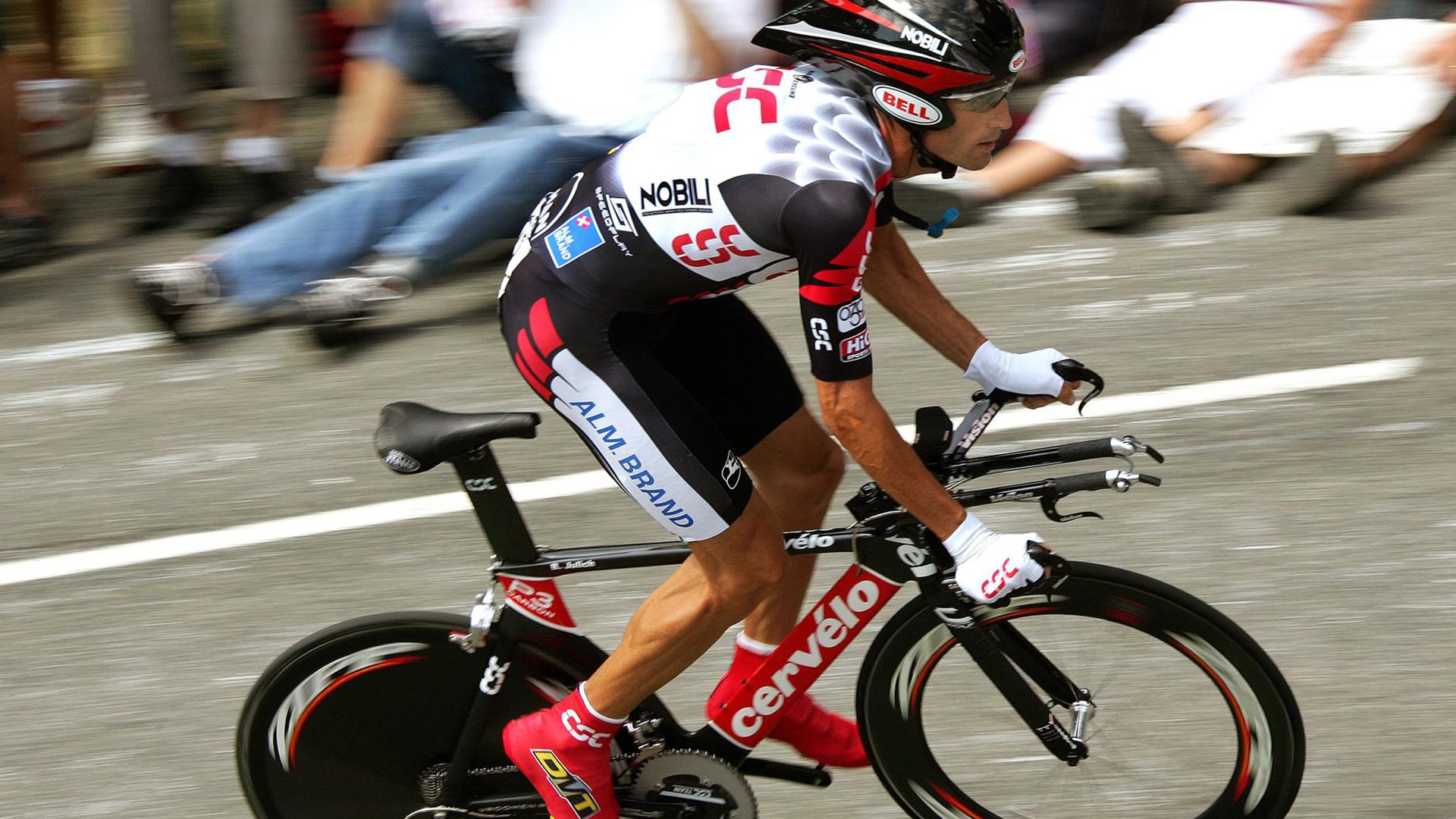 开云平台-NBA总决赛之夜，莱万对手完全无解，当篮球场上的波兰铁锤化身终极难题