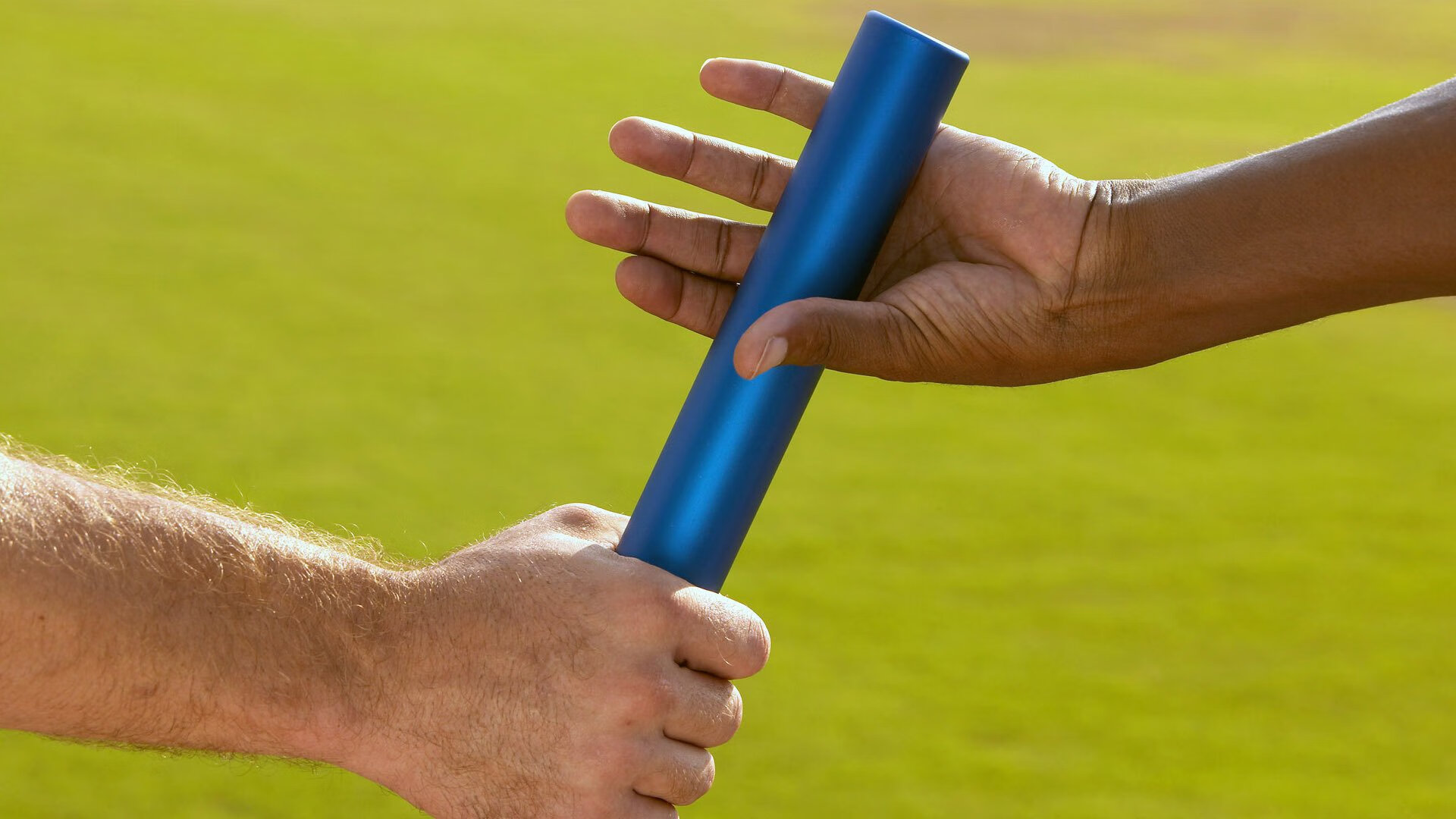 新王加冕与旧制震颤，阿尔卡拉斯拉沃尔杯险胜，如何重新定义戴维斯杯的遗产？